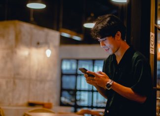 Professione forense: le comunicazioni informative possono essere fornite con messaggistica telefonica